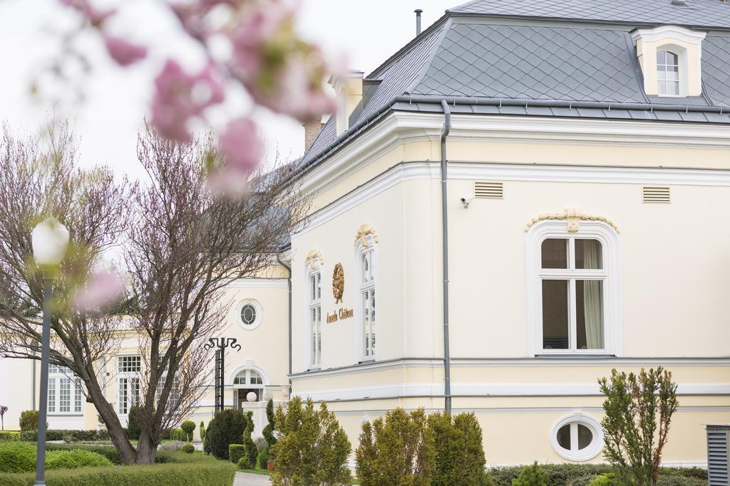Amade Chateau Vrakúň Buitenkant foto