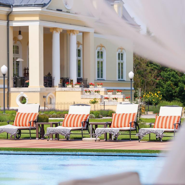 Amade Chateau Vrakúň Buitenkant foto