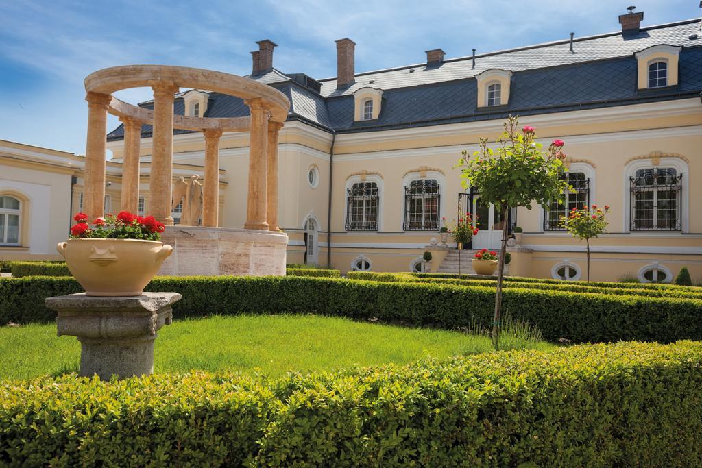 Amade Chateau Vrakúň Buitenkant foto