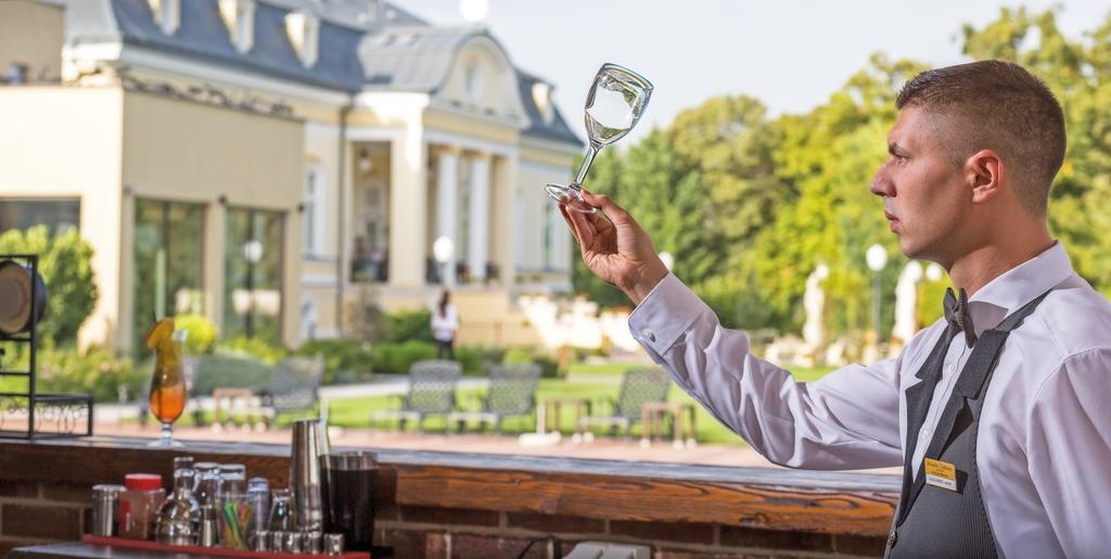 Amade Chateau Vrakúň Buitenkant foto