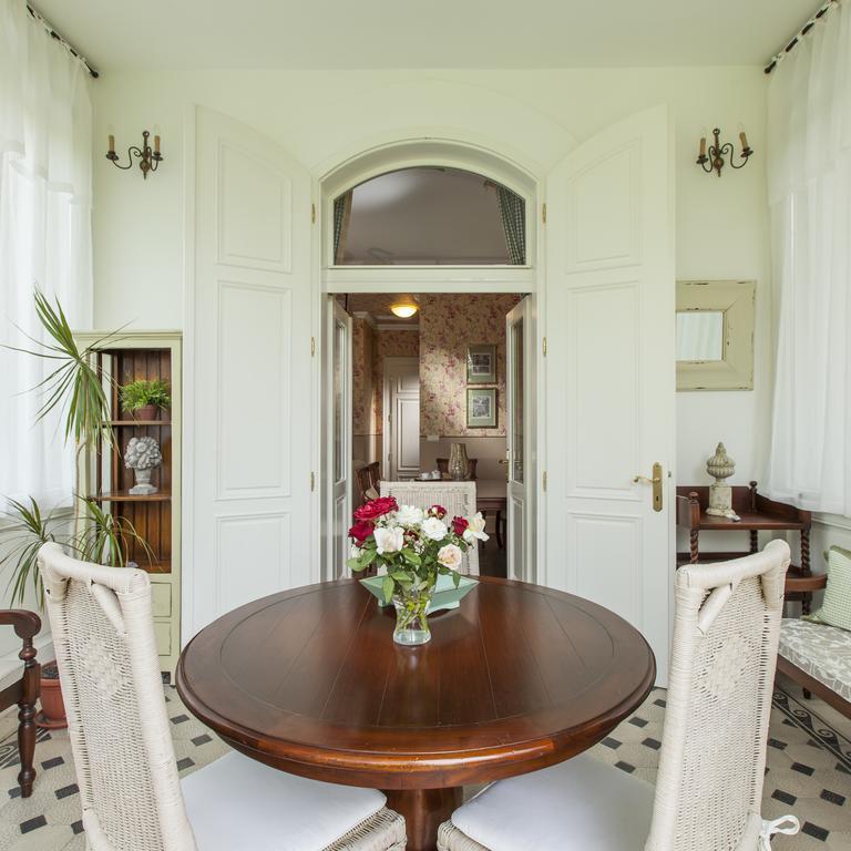 Amade Chateau Vrakúň Buitenkant foto